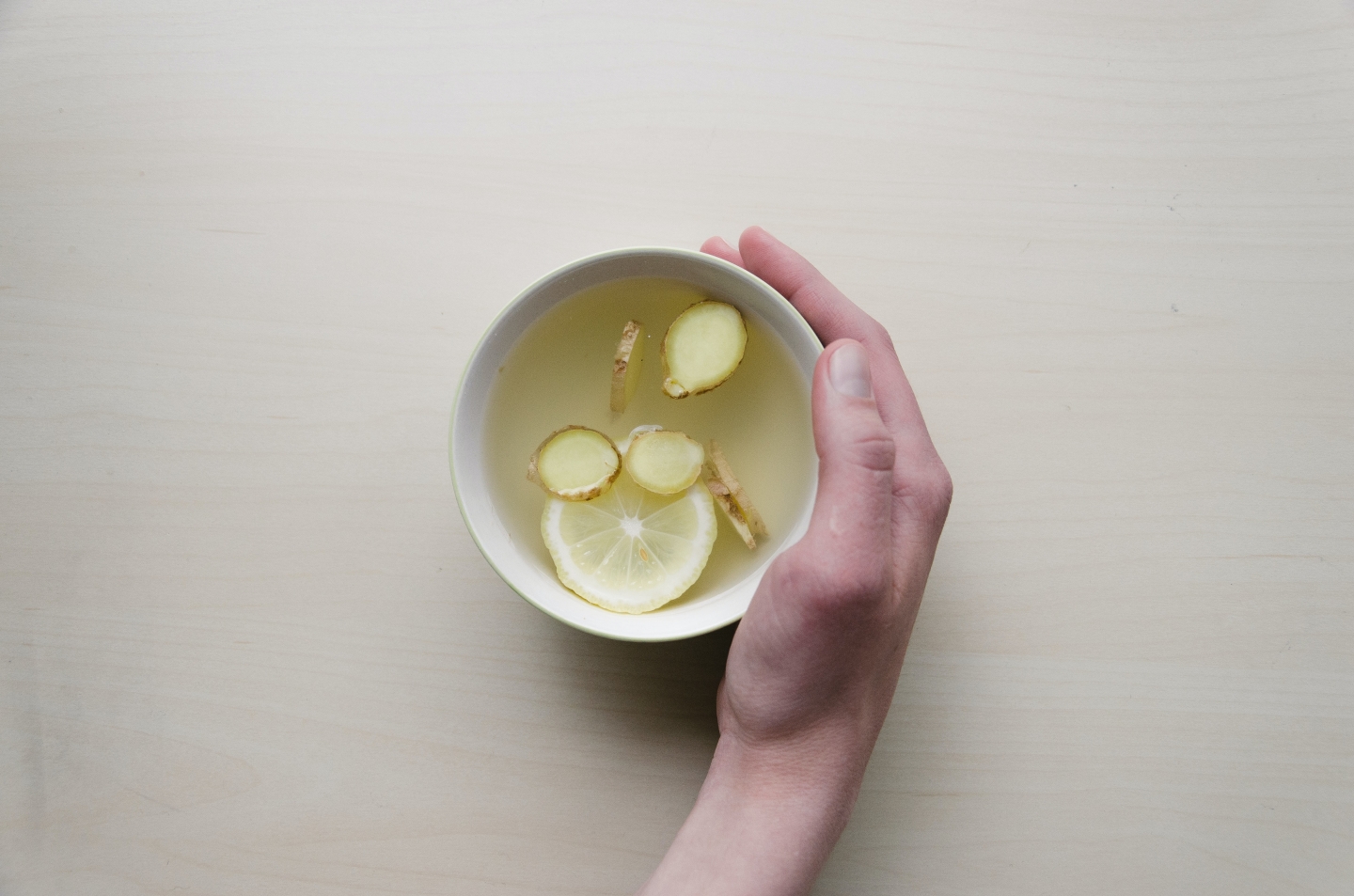 7 Benefits of Drinking Lemon-Ginger Tea Before Bed